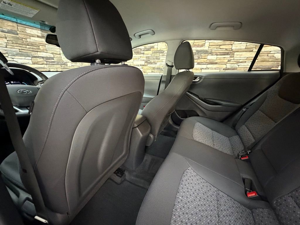 Used 2019 Hyundai Ioniq Plug-In Hybrid image 26