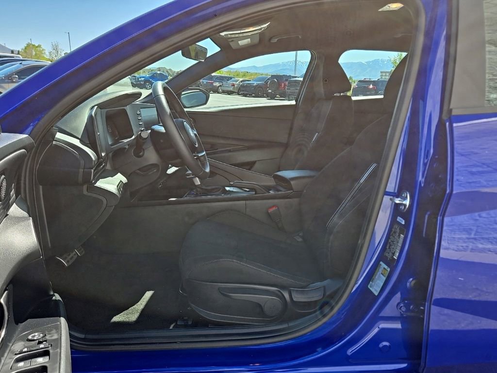 Used 2025 Hyundai Elantra Sport FWD image 19