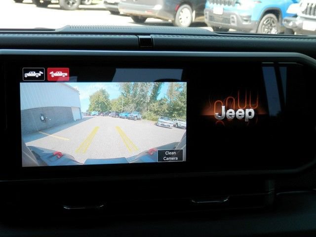 Used 2024 Jeep Gladiator Rubicon w/ Technology Group AWD/4WD image 33