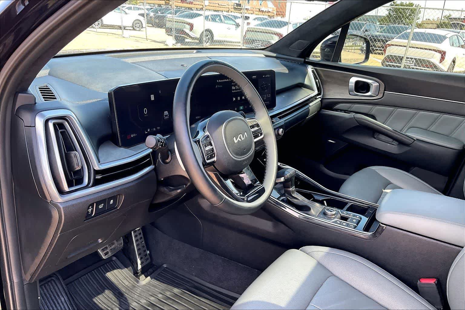 Certified 2024 Kia Sorento SX Prestige w/ Sage Leather Package AWD/4WD image 3