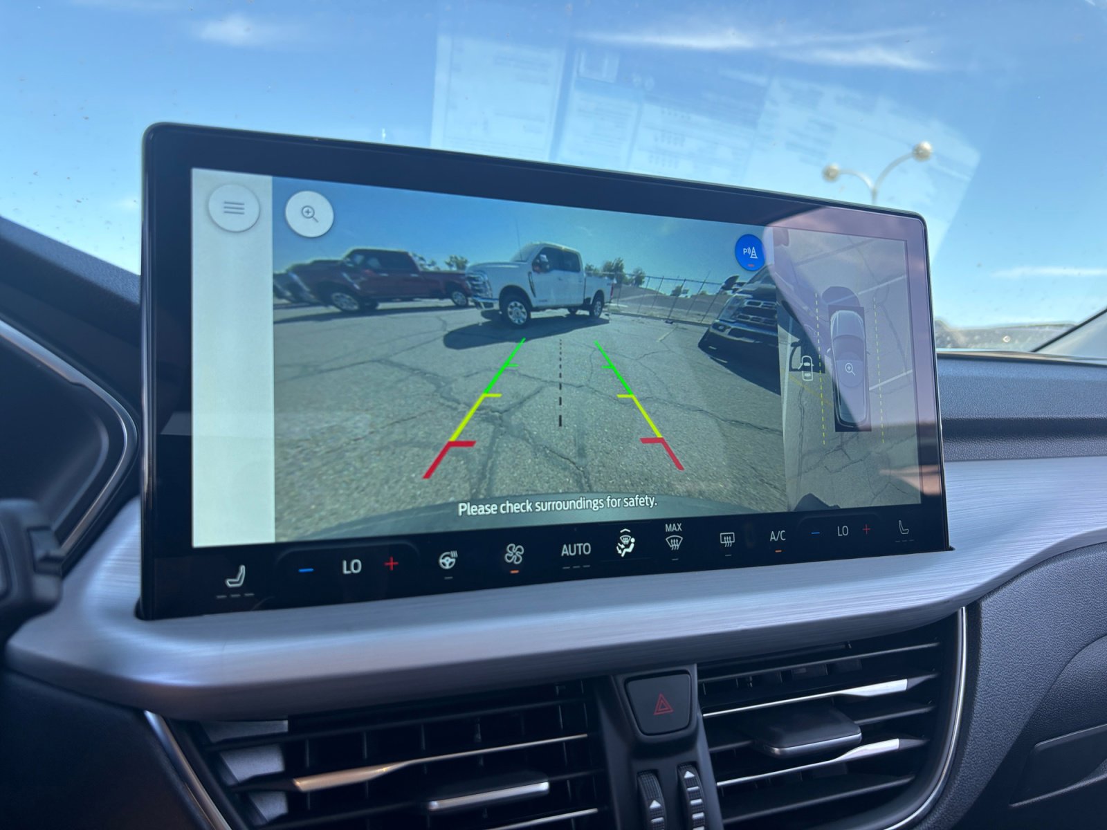 New 2025 Ford Escape SE w/ PHEV Premium Package FWD image 27