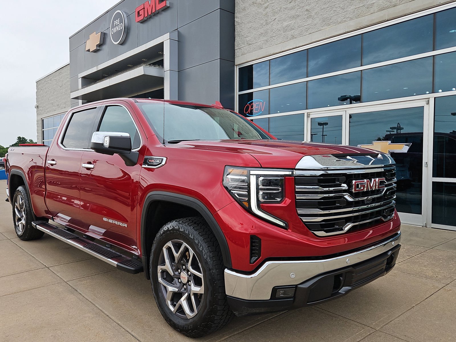 Used 2024 GMC Sierra 1500 SLT w/ SLT Premium Plus Package AWD/4WD image 1