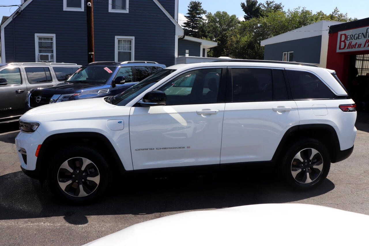 Used 2024 Jeep Grand Cherokee Limited 4xe image 2