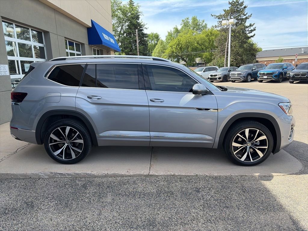 Certified 2024 Volkswagen Atlas SEL Premium R-Line AWD/4WD image 10