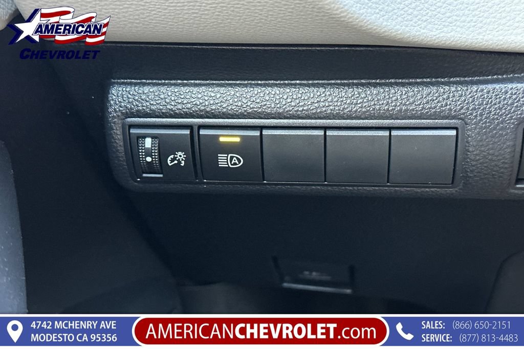 Used 2025 Toyota Corolla LE FWD image 34
