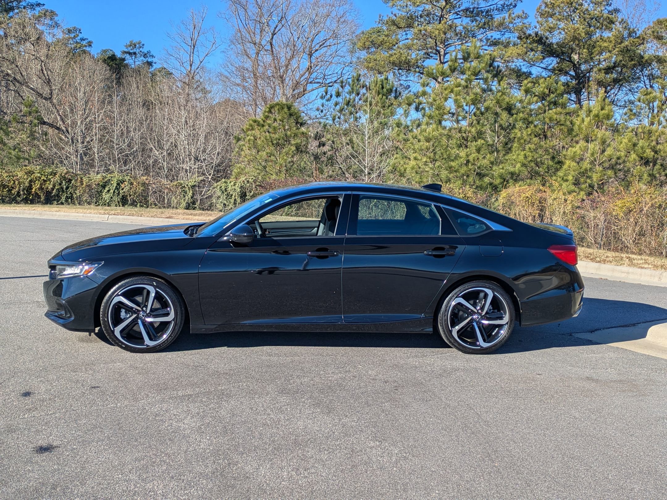 Used 2022 Honda Accord Sport image 8