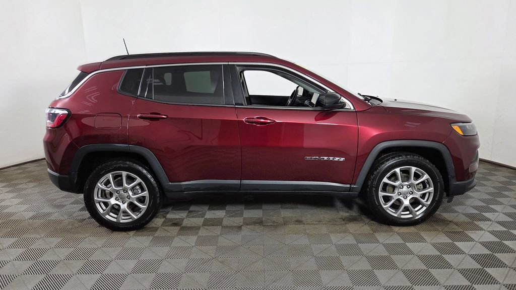 Used 2022 Jeep Compass Latitude AWD/4WD image 9