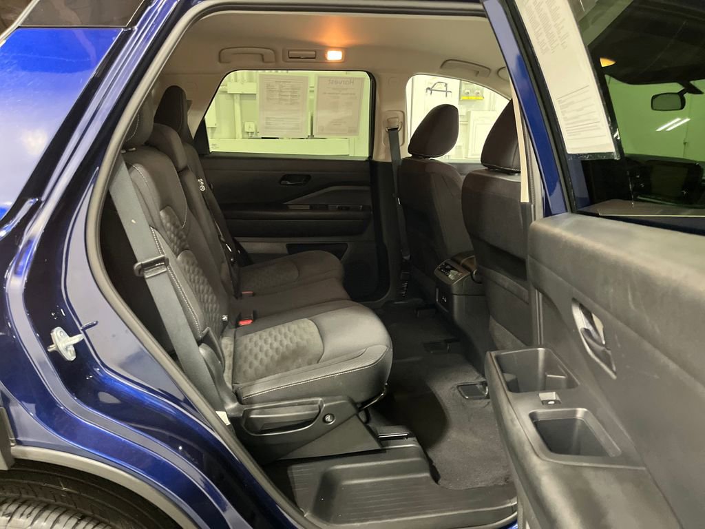 Used 2025 Nissan Pathfinder SV image 26