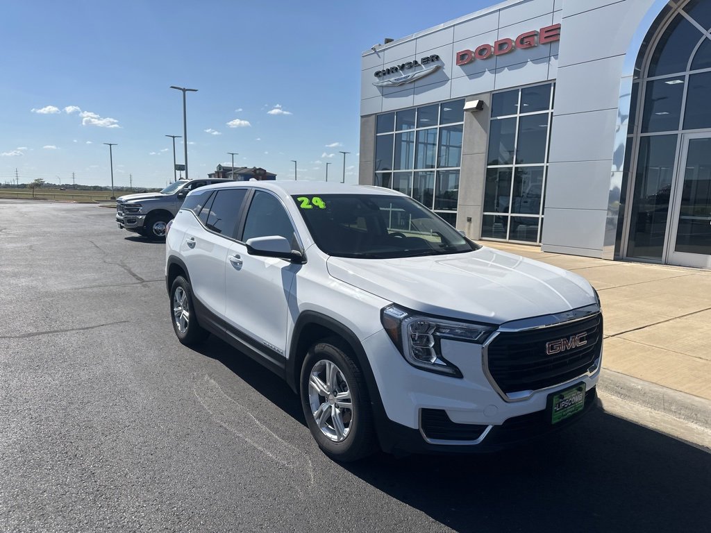 Used 2024 GMC Terrain SLE video 1