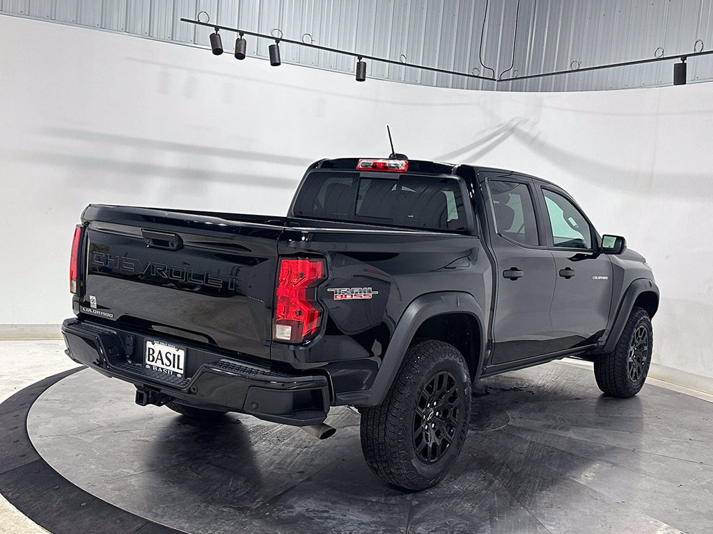 Used 2024 Chevrolet Colorado Trail Boss w/ Advanced Trailering Package AWD/4WD image 11