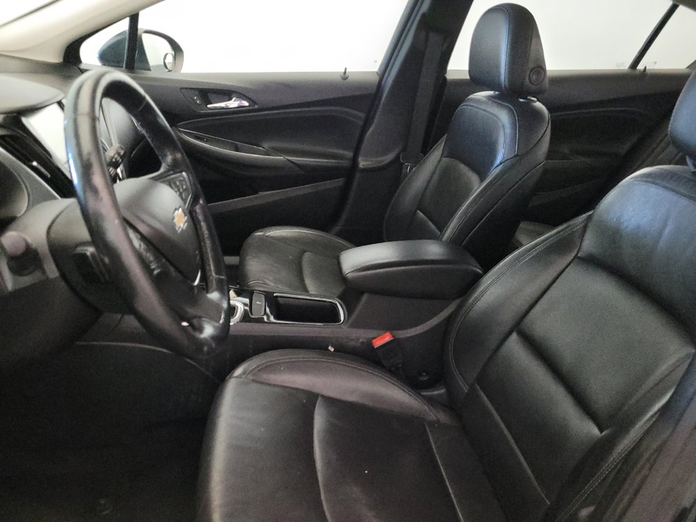 Used 2018 Chevrolet Cruze Premier FWD image 17