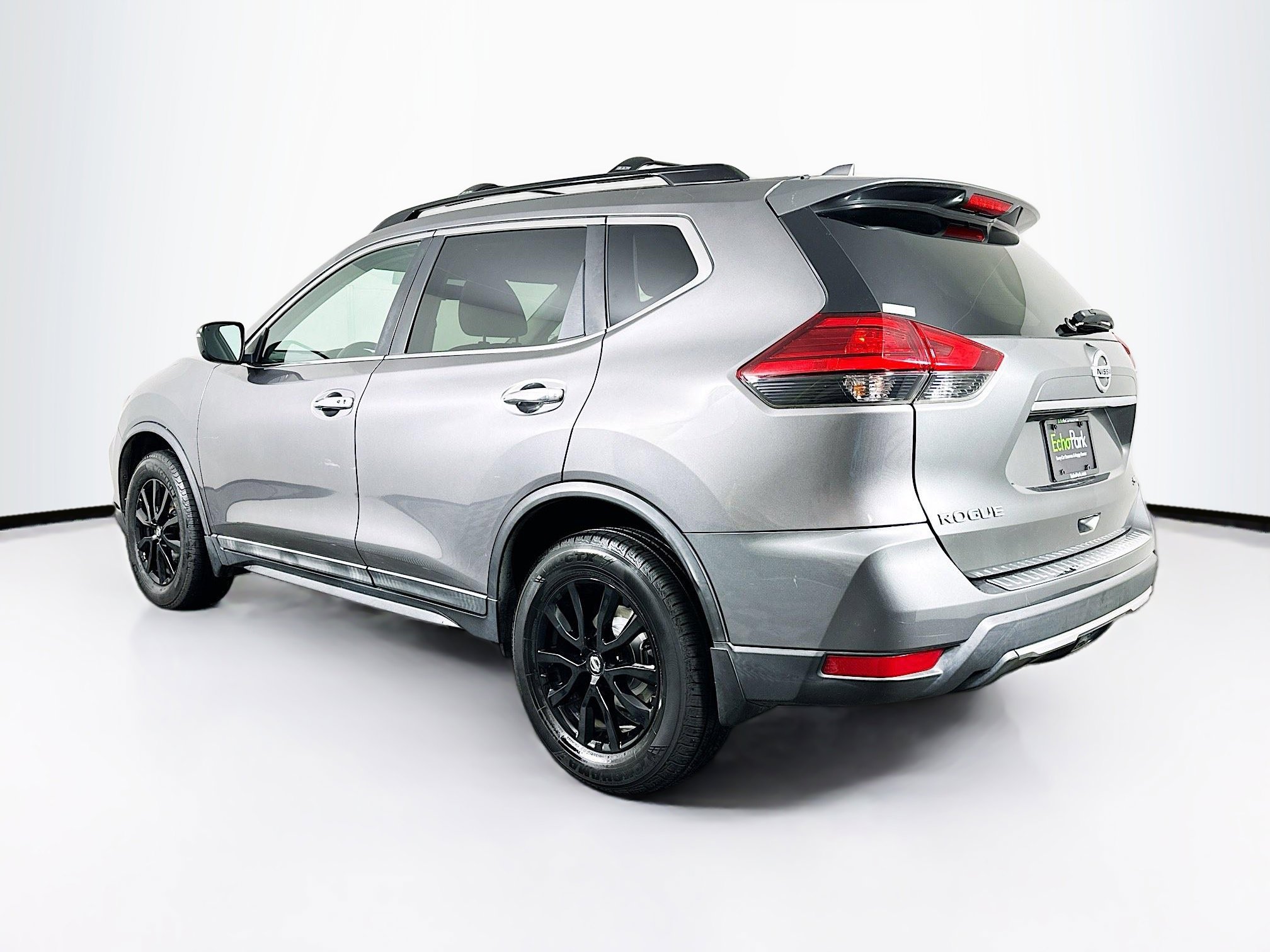 Used 2017 Nissan Rogue SV w/ Midnight Edition Package image 5