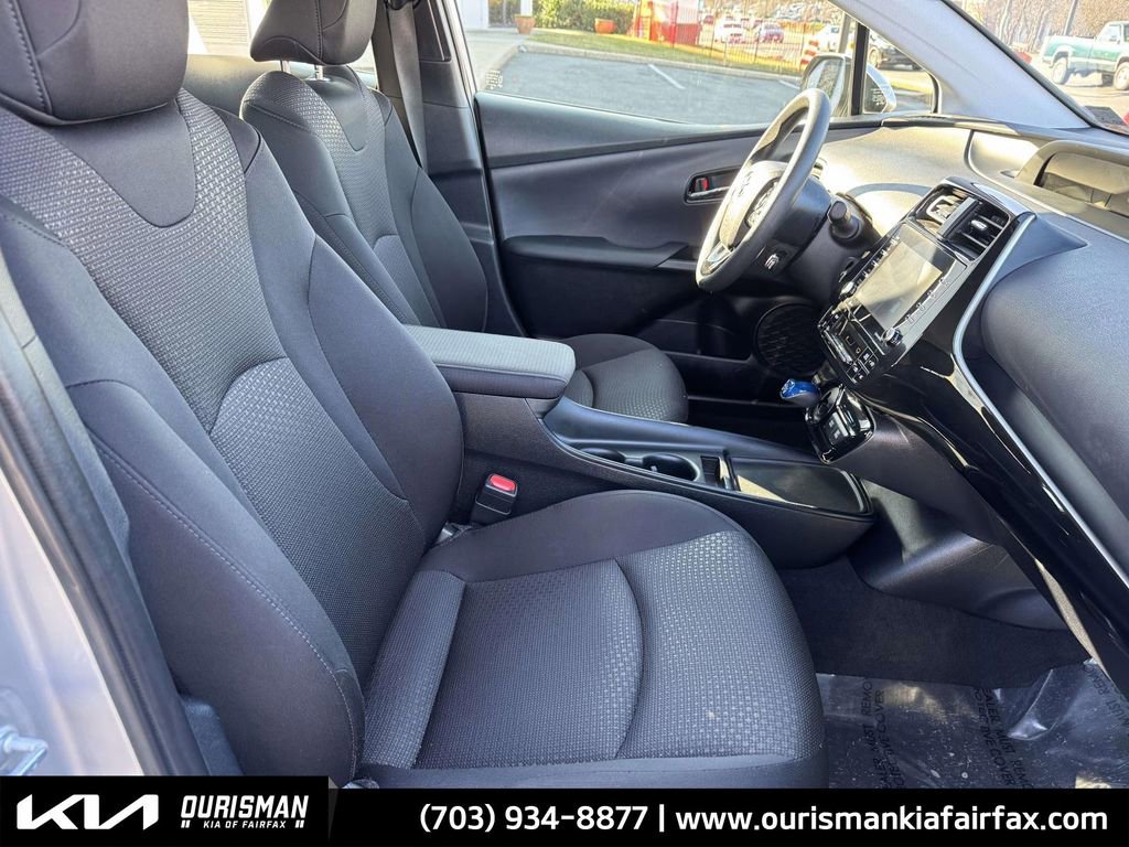 Used 2022 Toyota Prius LE image 15