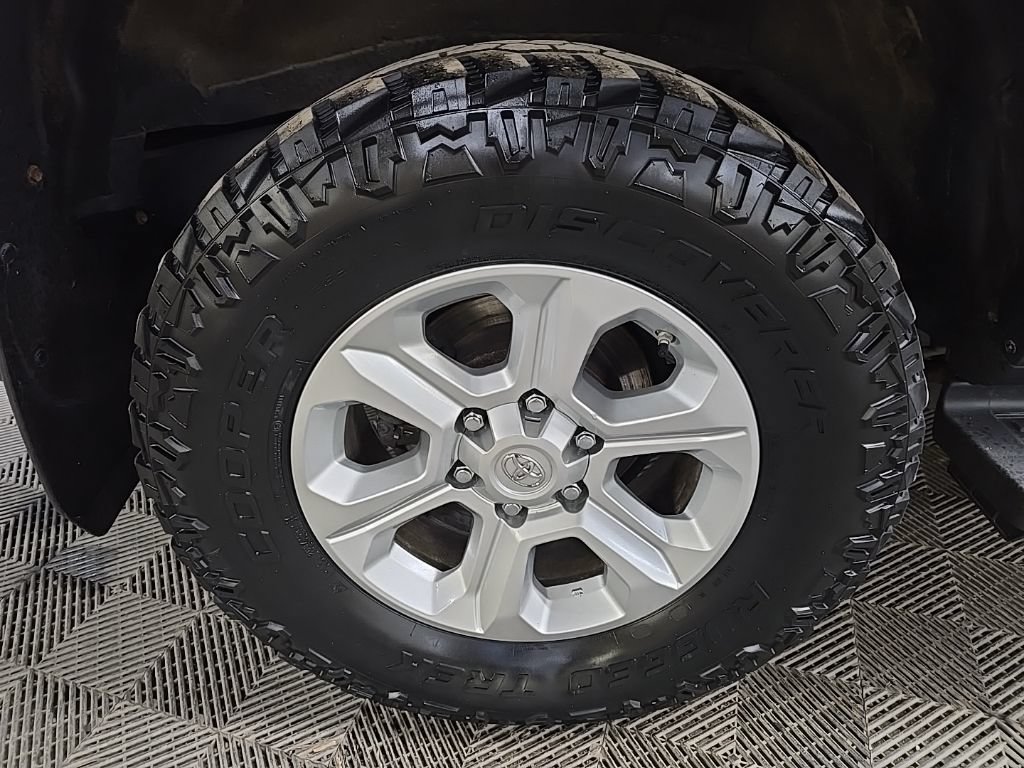 Used 2019 Toyota 4Runner SR5 AWD/4WD image 16