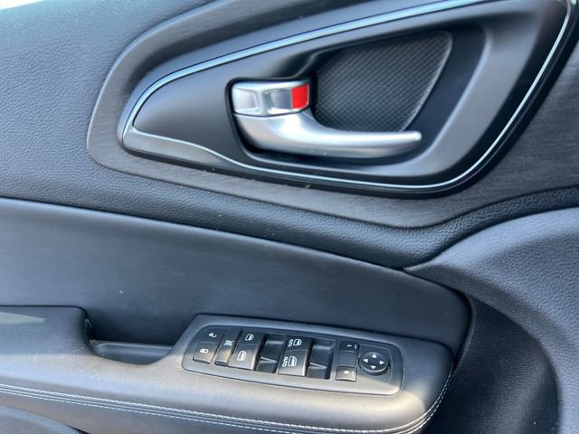 Used 2016 Chrysler 200 S w/ Comfort Group image 18