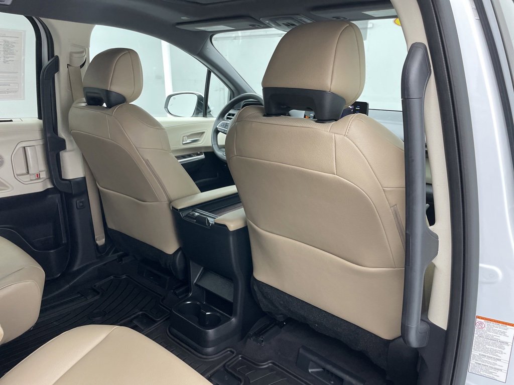 Used 2023 Toyota Sienna XLE image 45