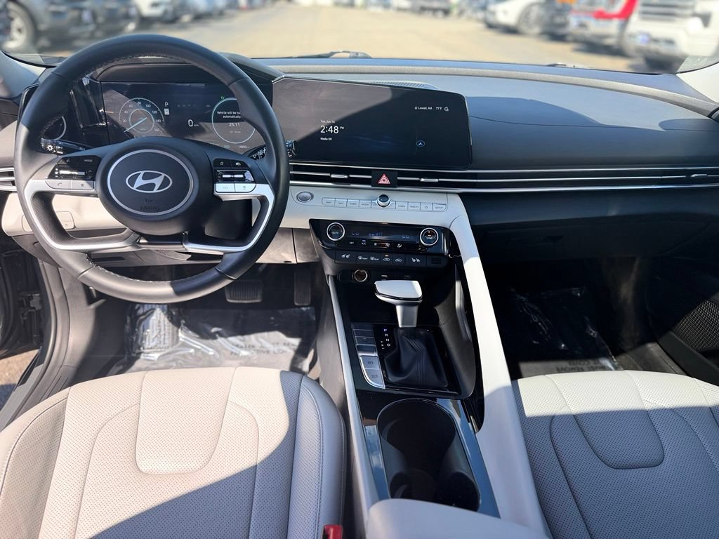Used 2024 Hyundai Elantra Limited FWD image 11