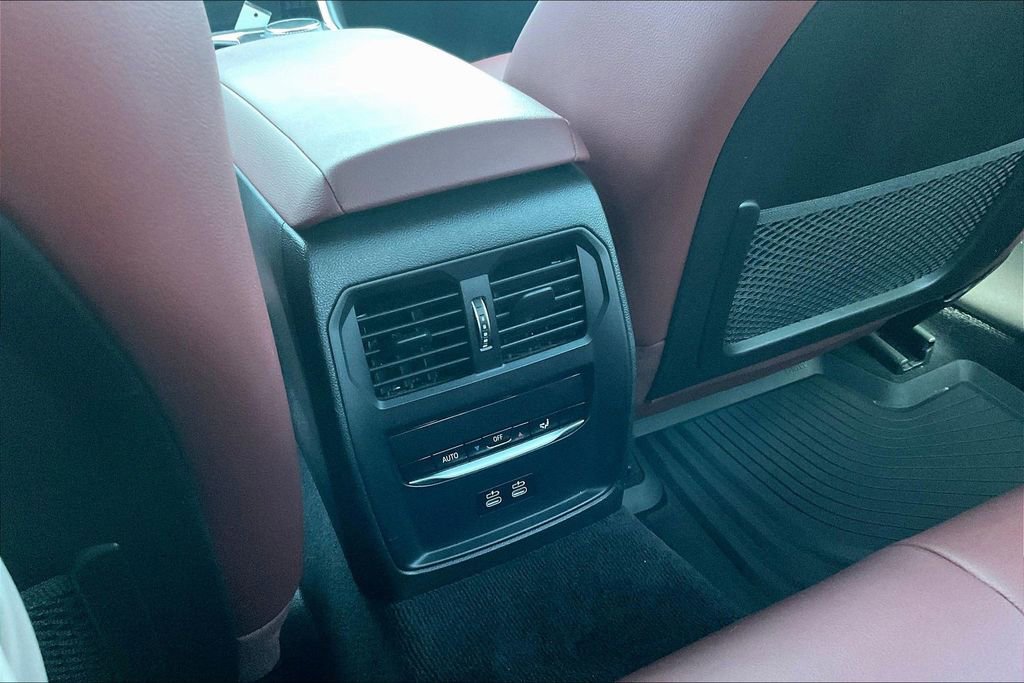 Used 2023 BMW 330e xDrive w/ M Sport Package image 10