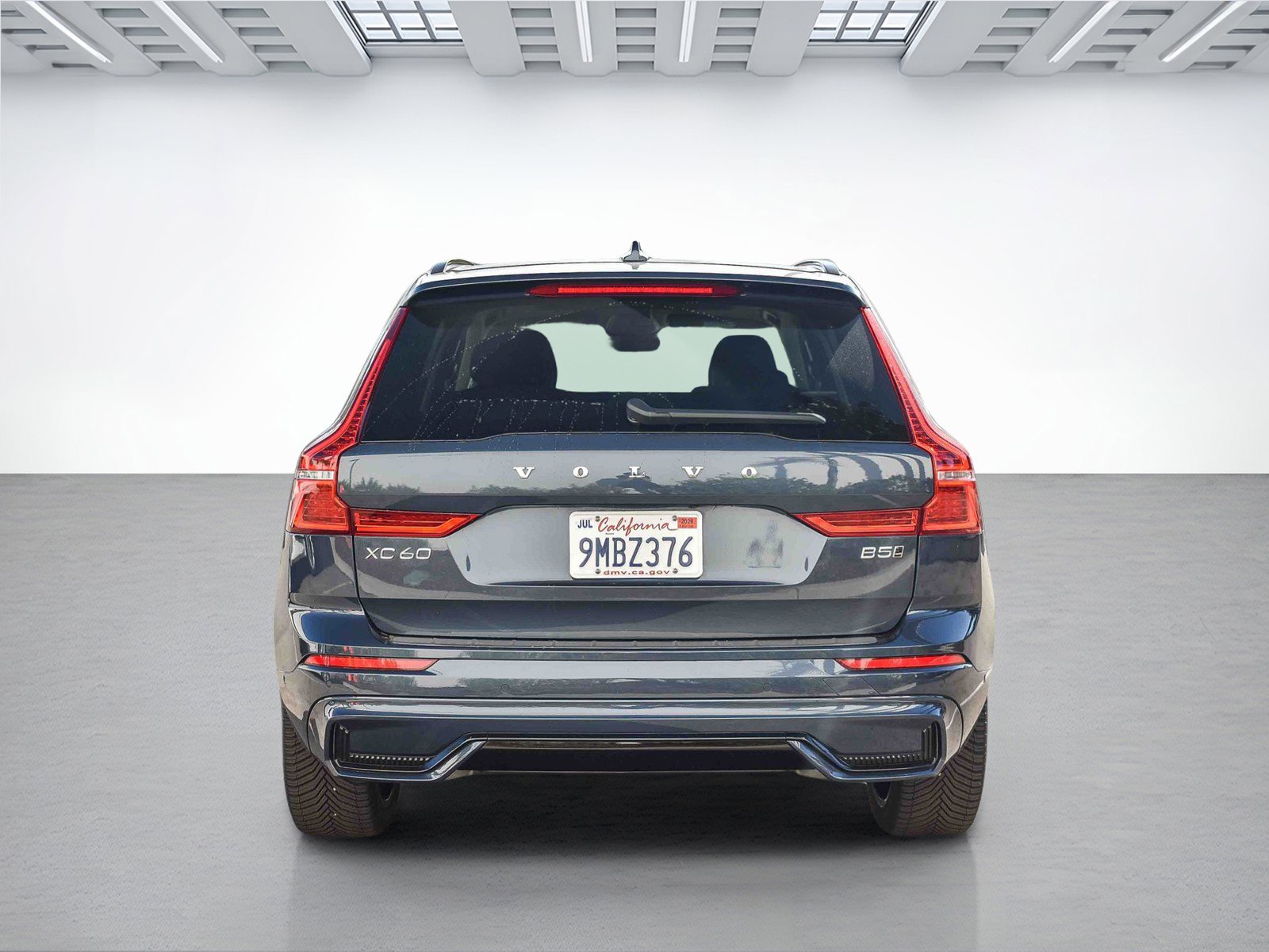 Used 2024 Volvo XC60 B5 Ultimate w/ Protection Package Premier image 6