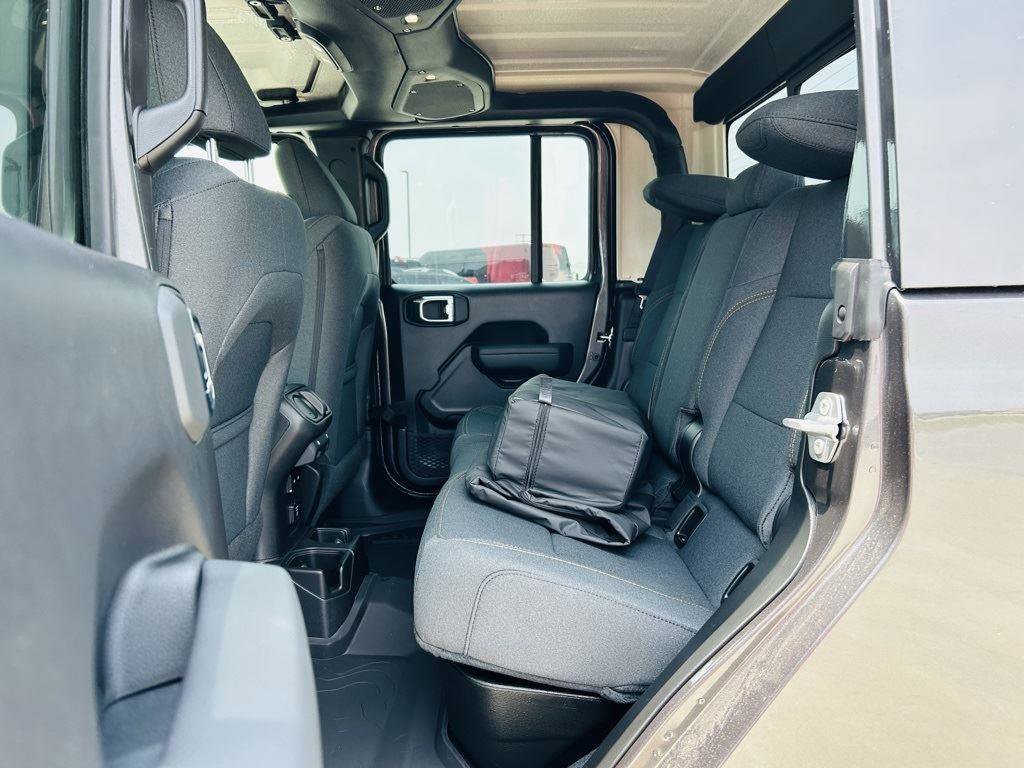 New 2025 Jeep Gladiator Sport image 26