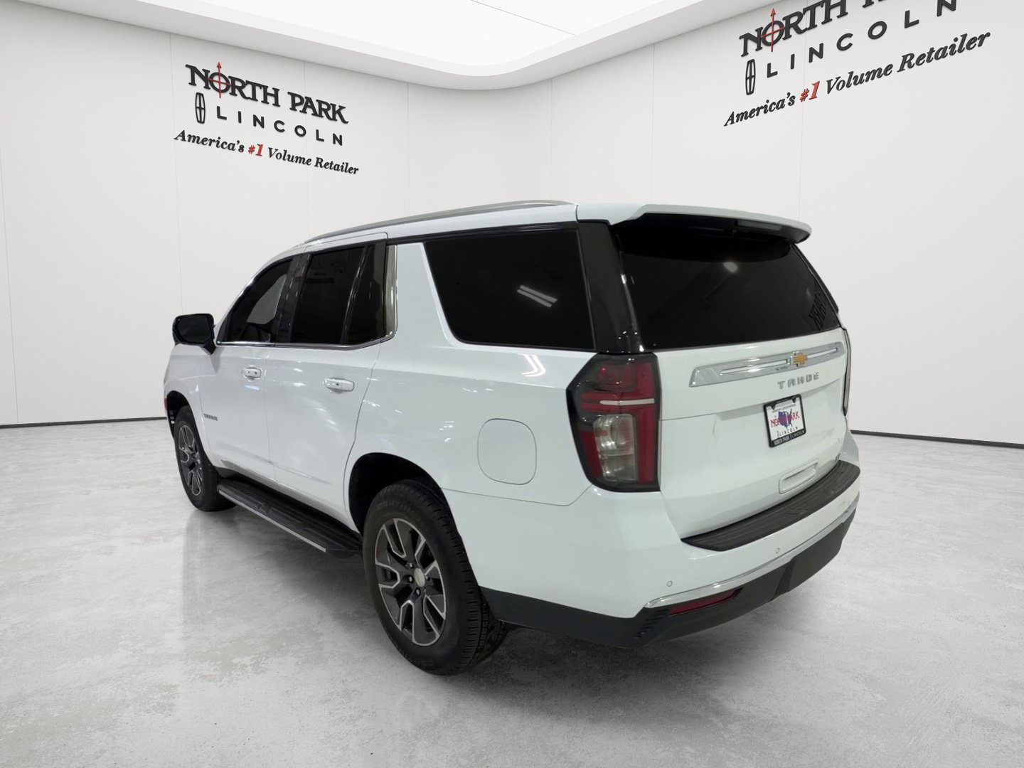 Used 2023 Chevrolet Tahoe LT w/ Luxury Package RWD image 3