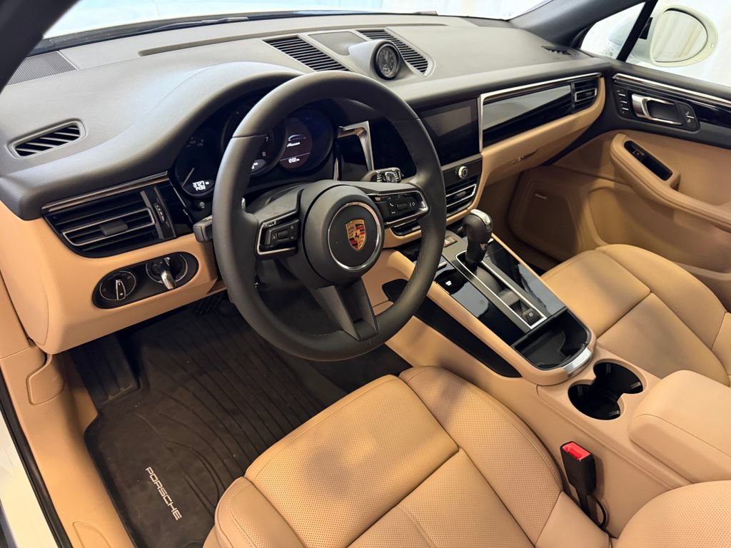 Used 2026 Porsche Macan AWD/4WD image 4