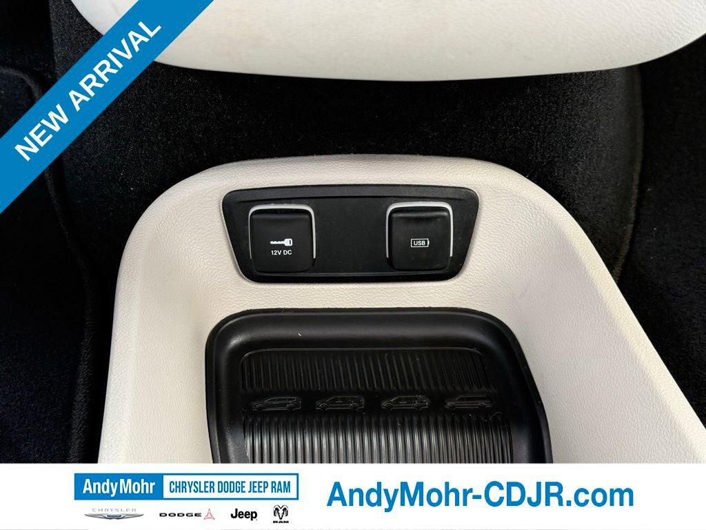 Used 2018 Chrysler Pacifica Touring Plus FWD image 24