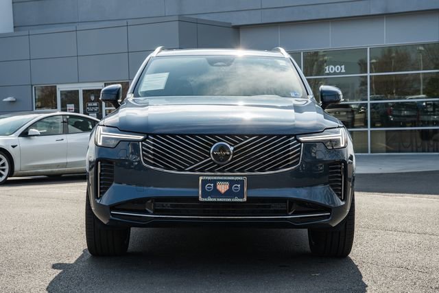 Used 2025 Volvo XC90 B6 Plus image 2