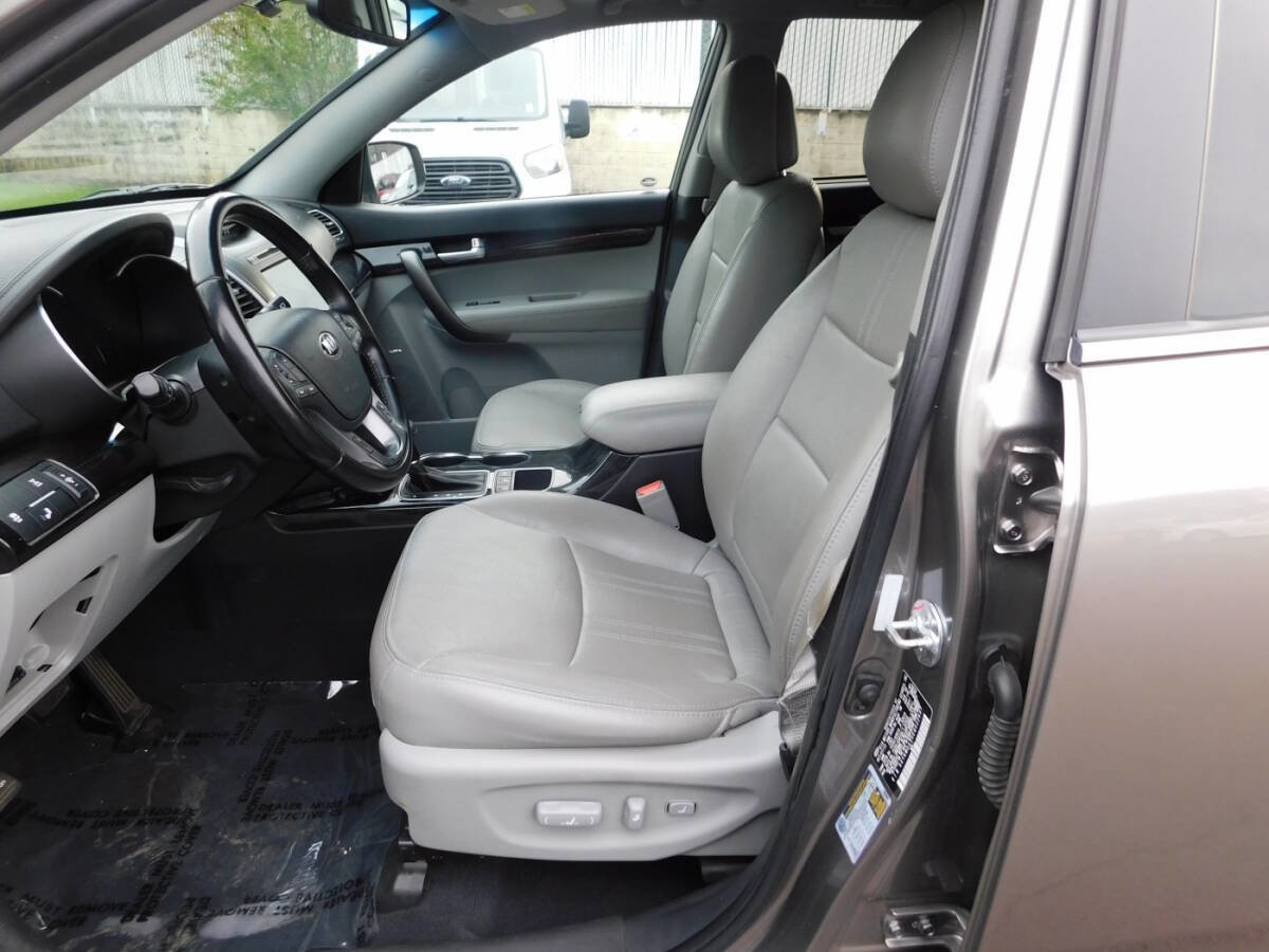 Used 2014 Kia Sorento SX w/ 3rd Row Package image 9