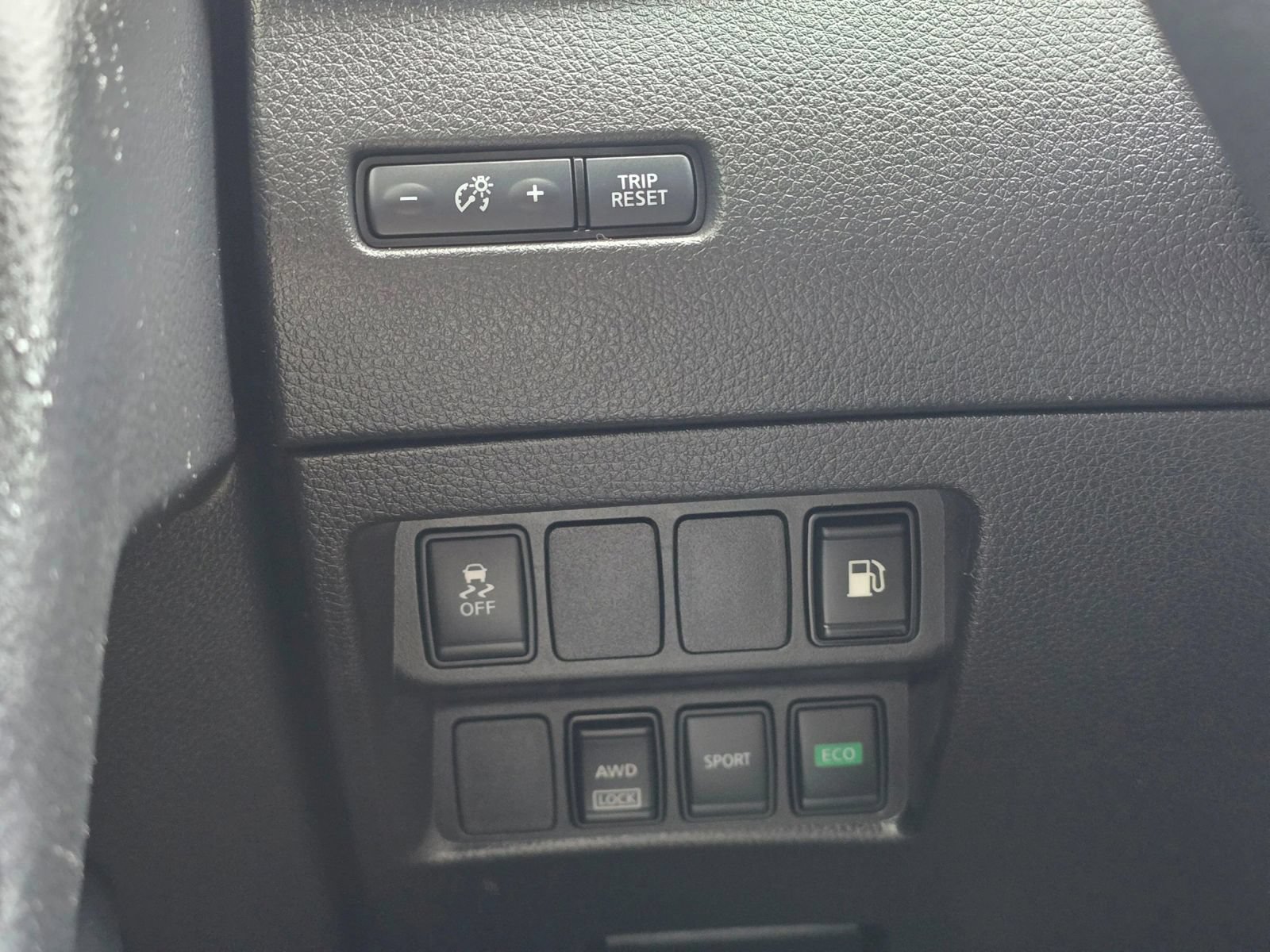 Used 2018 Nissan Rogue S AWD/4WD image 27