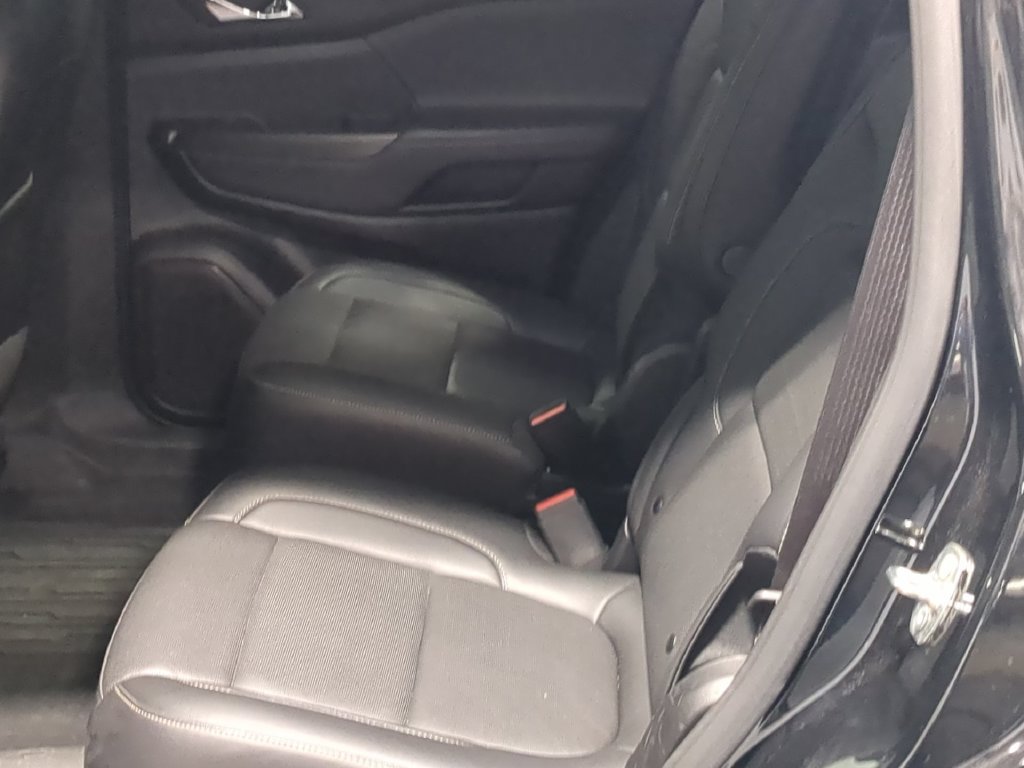 Used 2023 GMC Acadia SLT w/ LPO, Floor Liner Package AWD/4WD image 19