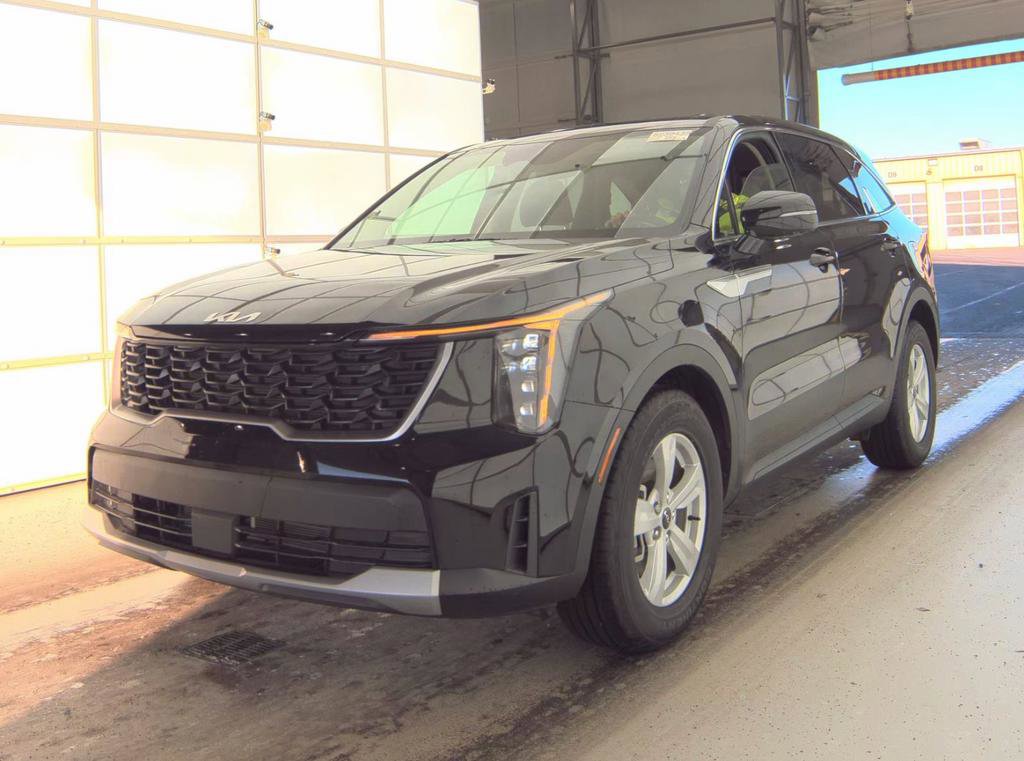 Used 2025 Kia Sorento LX image 1