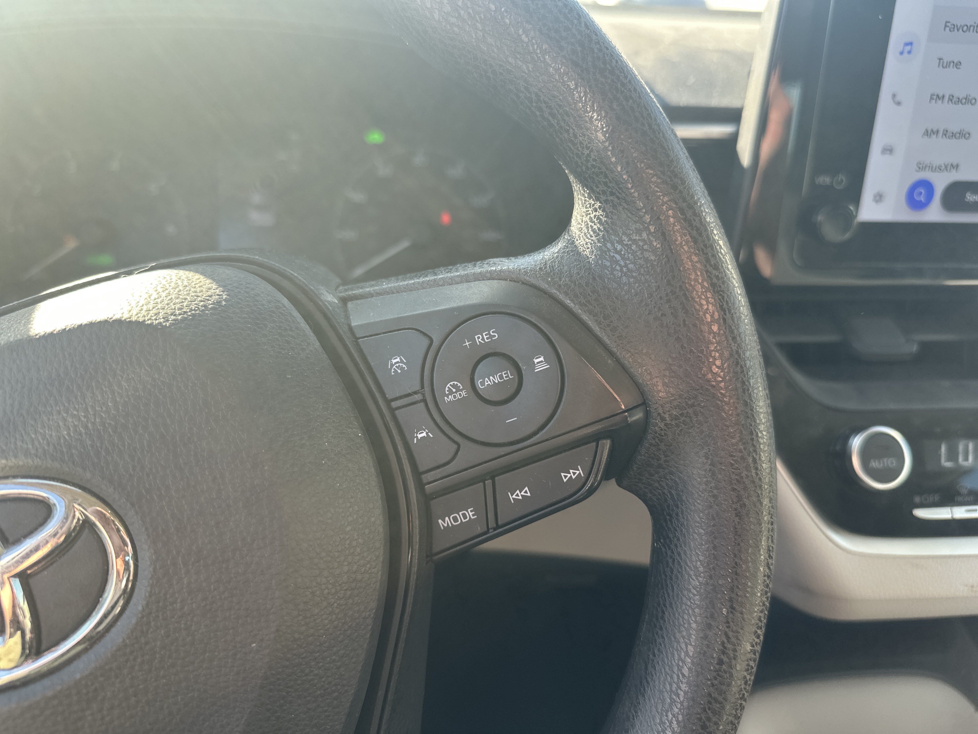 Used 2024 Toyota Corolla LE w/ LE Convenience Package FWD image 19