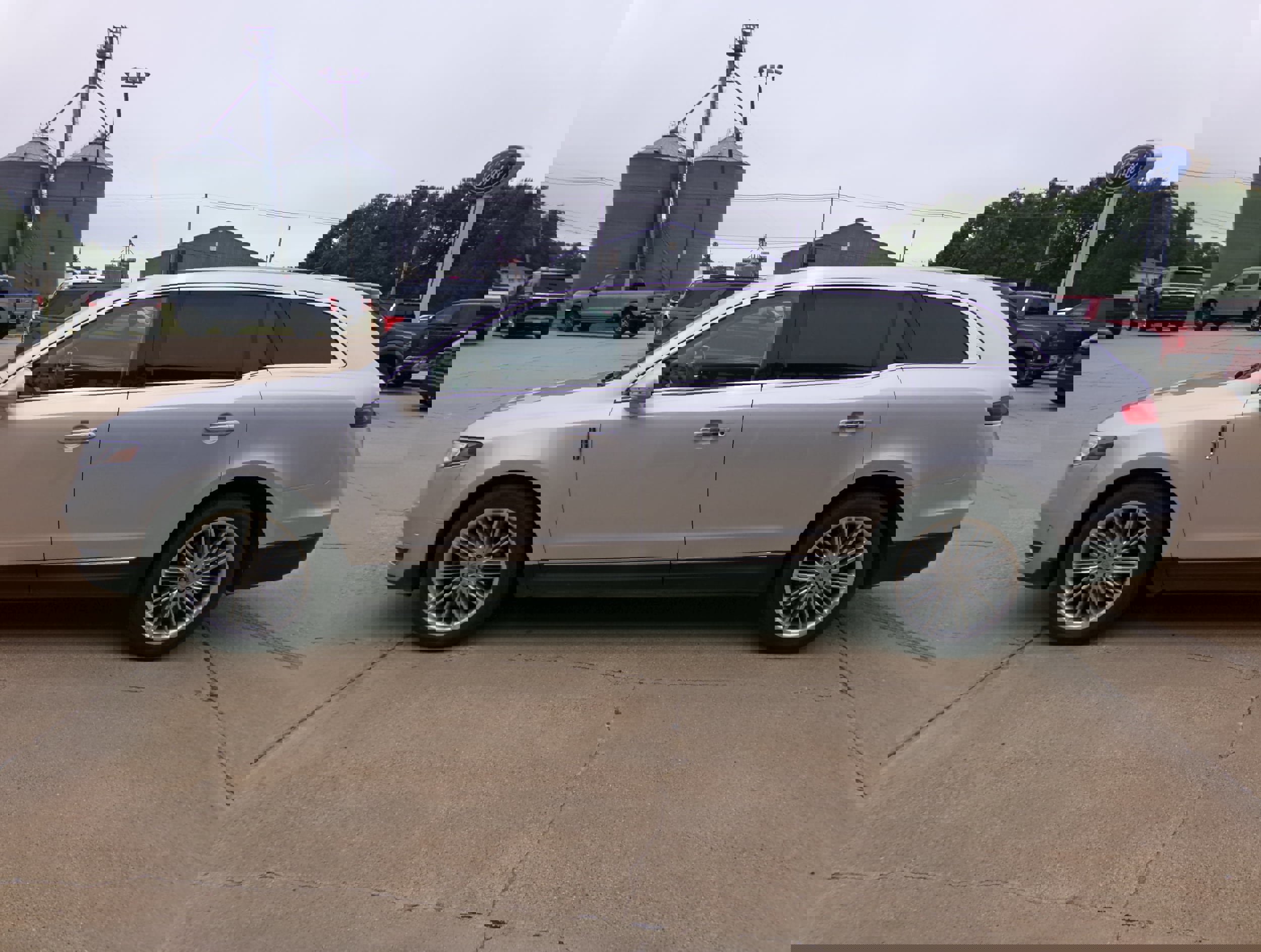 Used 2019 Lincoln MKT AWD image 6