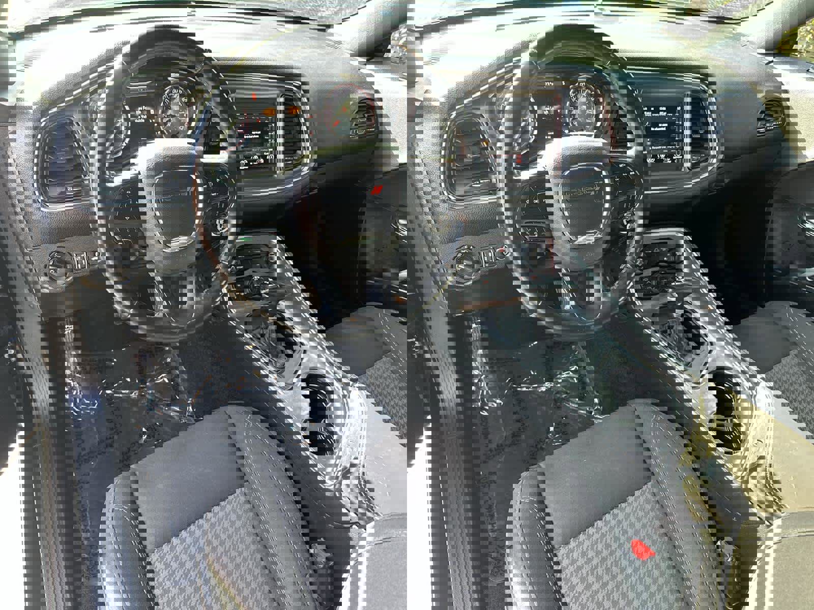 Used 2018 Dodge Challenger SXT image 10