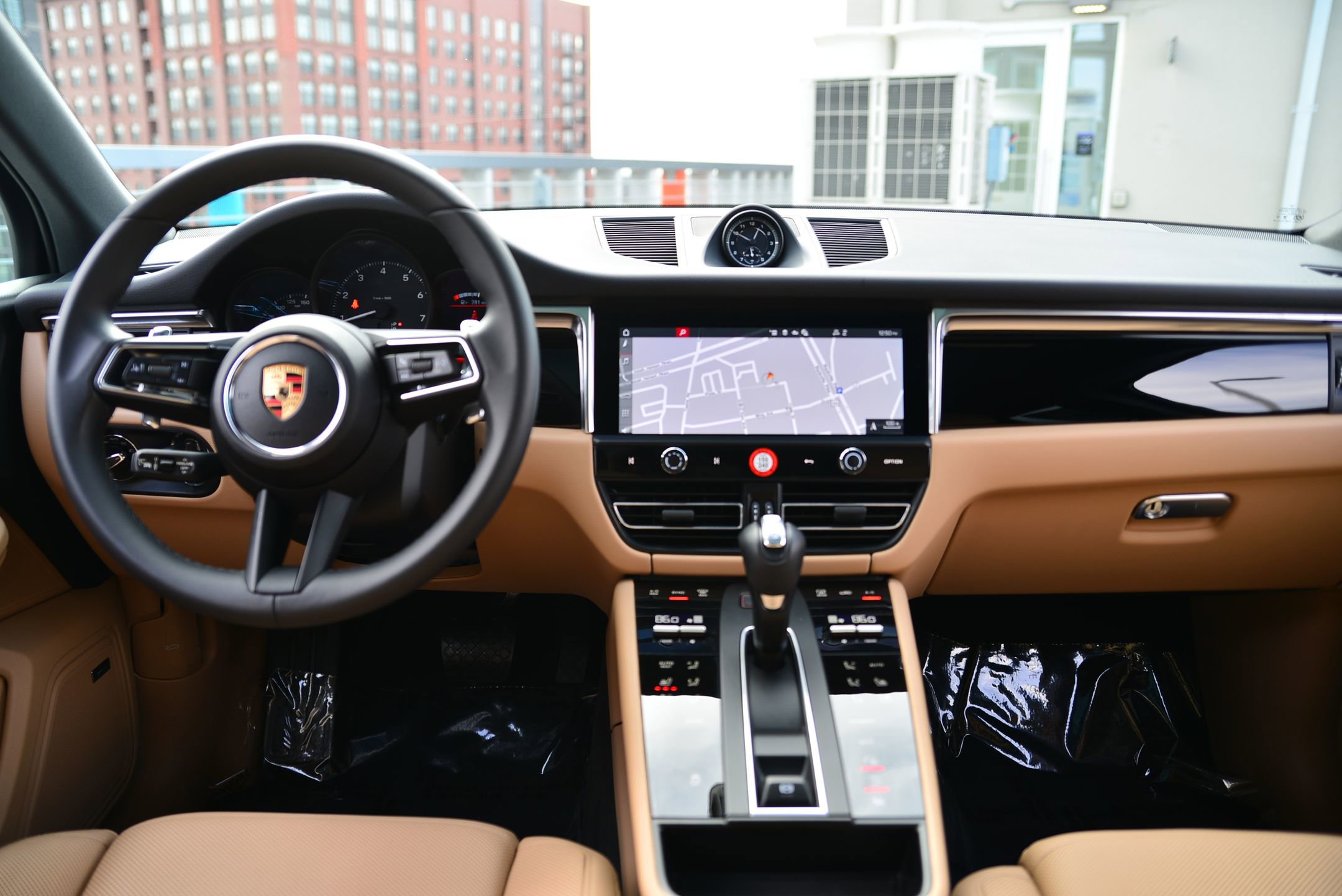 Certified 2025 Porsche Macan image 16