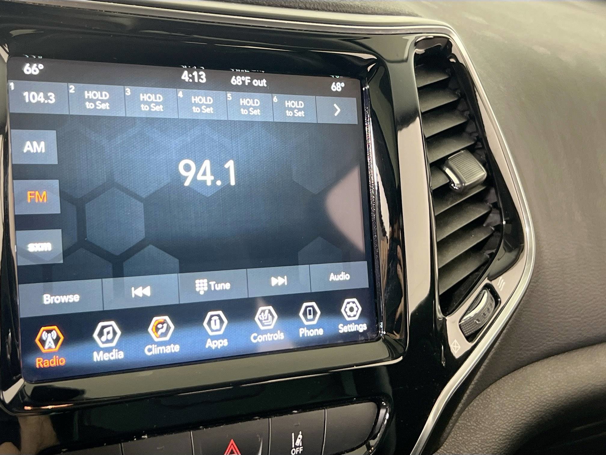 Used 2022 Jeep Cherokee Limited image 14