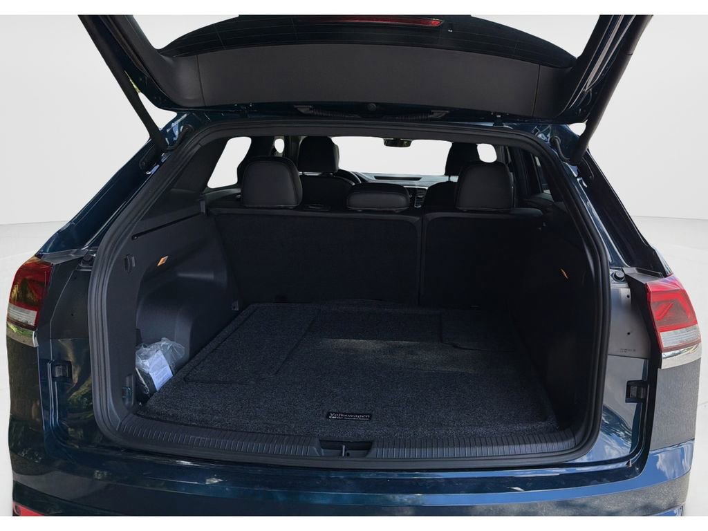 Certified 2022 Volkswagen Atlas Cross Sport SE w/ Panoramic Sunroof Package FWD image 11