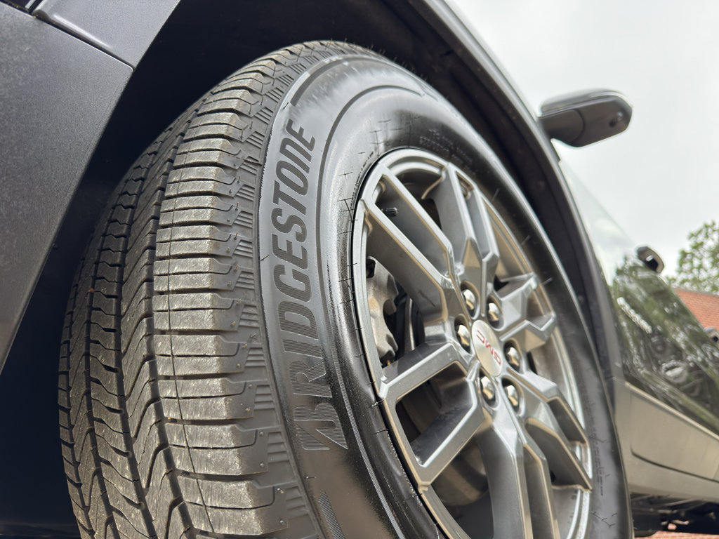 Used 2025 GMC Acadia Elevation image 9