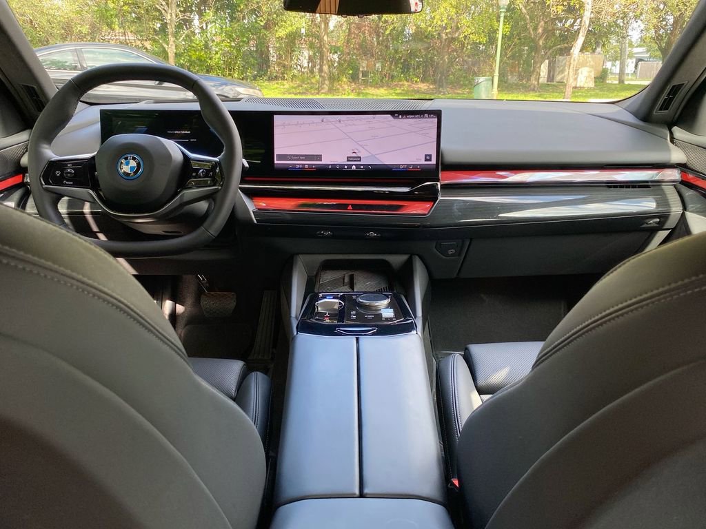 Used 2025 BMW i5 eDrive40i w/ Premium Package image 23