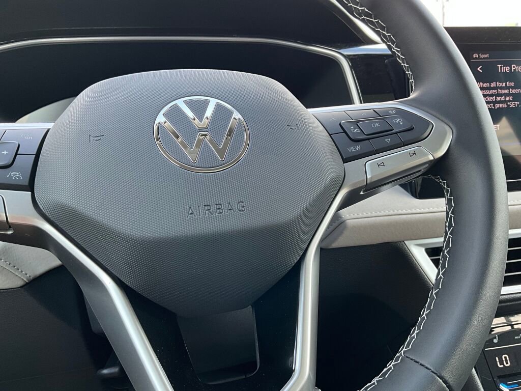 New 2025 Volkswagen Taos SE image 20