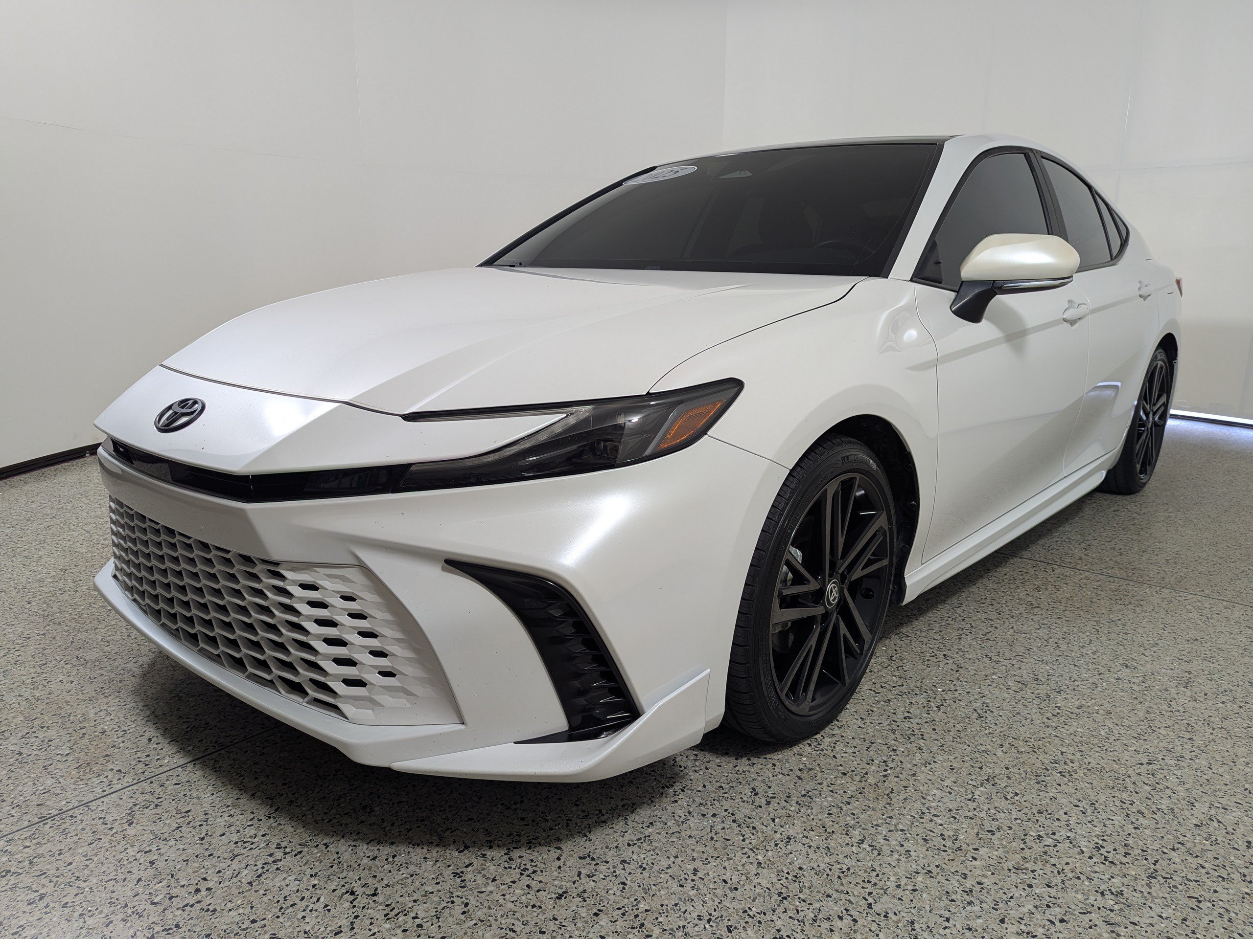 Used 2025 Toyota Camry XSE FWD image 3