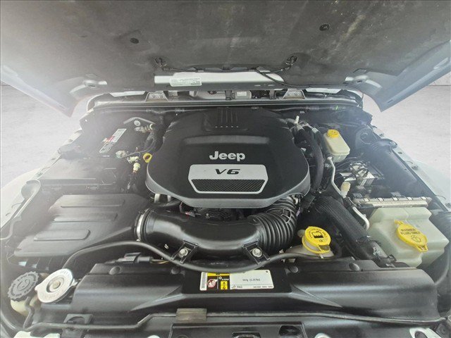 Used 2015 Jeep Wrangler Unlimited Sahara w/ Mopar Chrome Edition Group AWD/4WD image 25