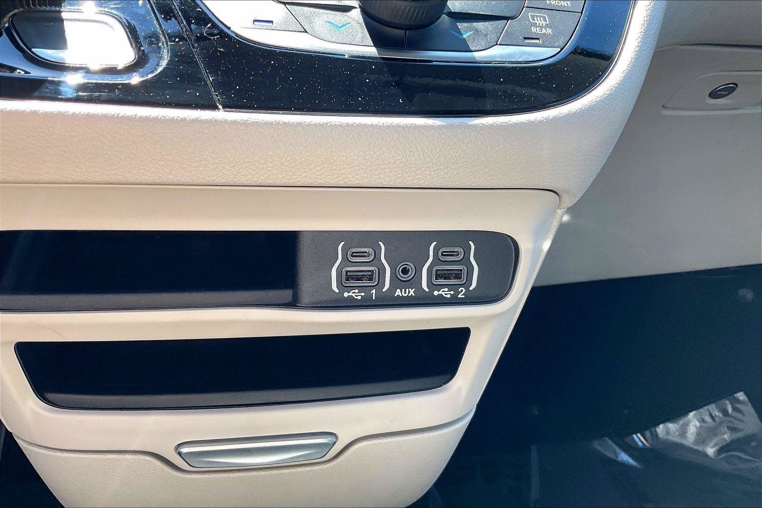 Used 2024 Chrysler Voyager LX FWD image 31