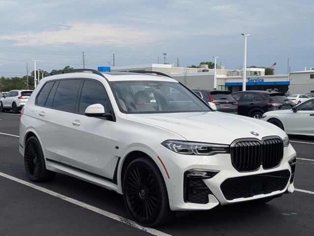 Used 2021 BMW X7 xDrive40i w/ M Sport Package AWD/4WD image 3