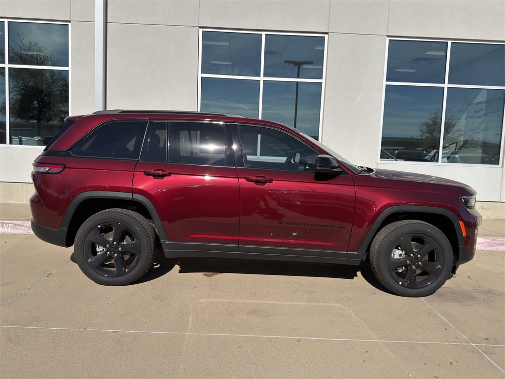 New 2025 Jeep Grand Cherokee Limited w/ Black Appearance Package image 4