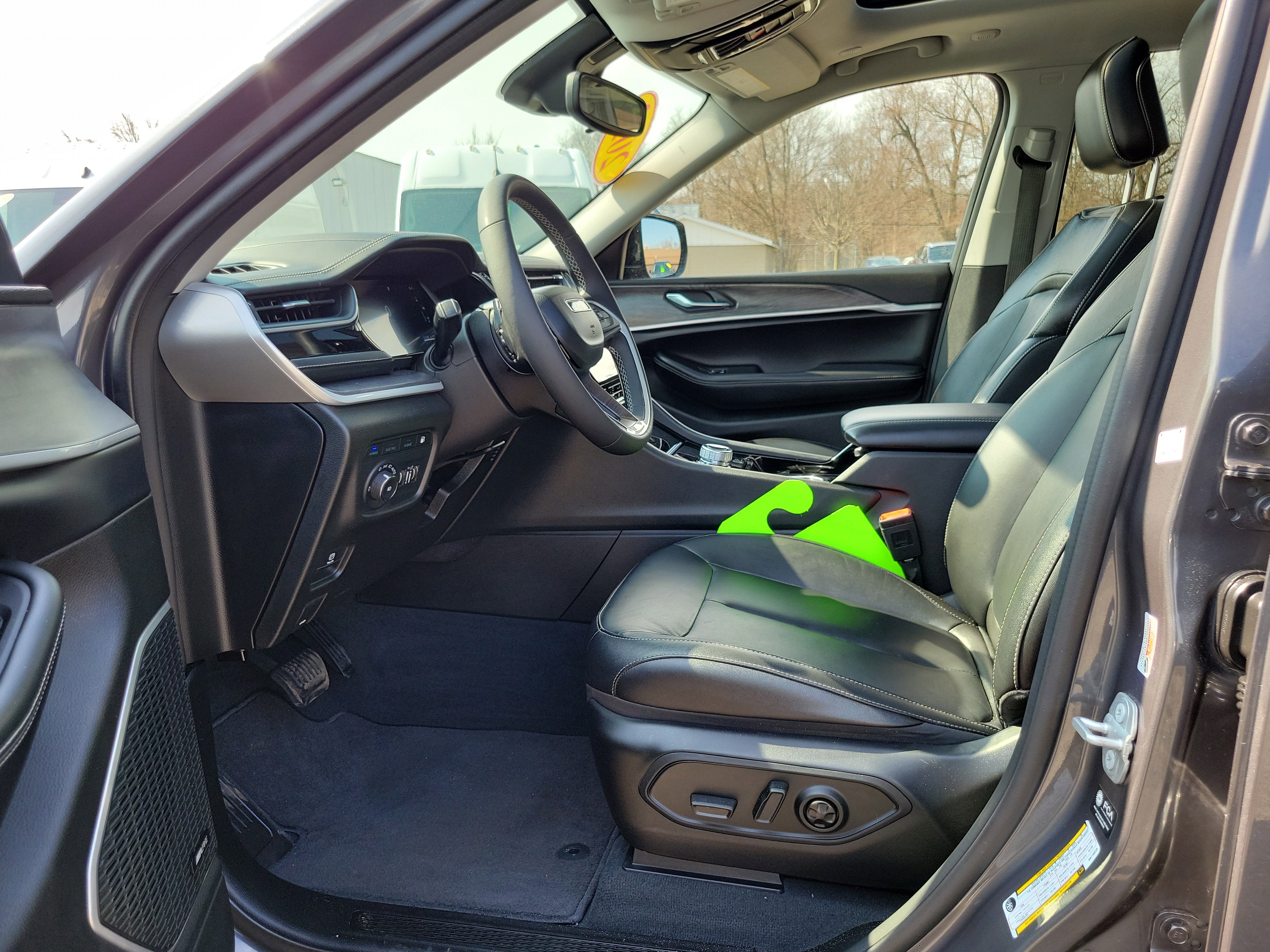 Used 2022 Jeep Grand Cherokee Limited 4xe image 8