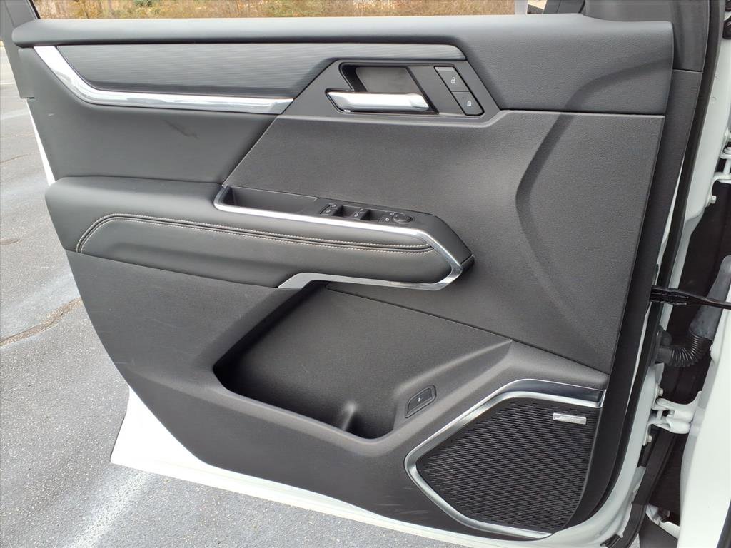 Used 2025 GMC Acadia Elevation image 3