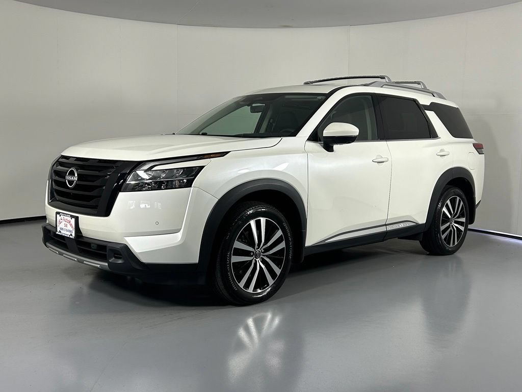 Used 2024 Nissan Pathfinder Platinum AWD/4WD image 3