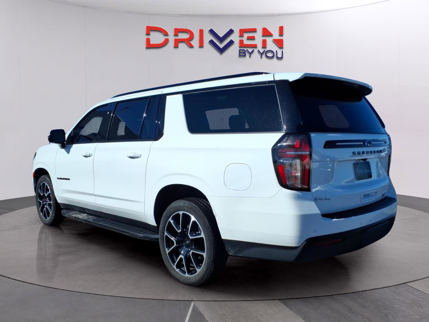 Used 2023 Chevrolet Suburban RST w/ Luxury Package image 3